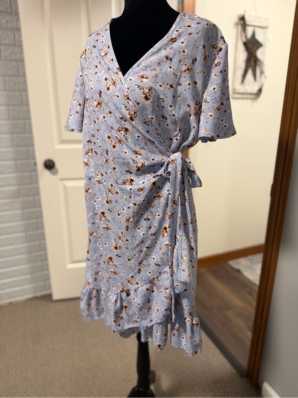 Women’s XL Blue Floral Wrap Dress Flutter Sleeve Ruffle Hem